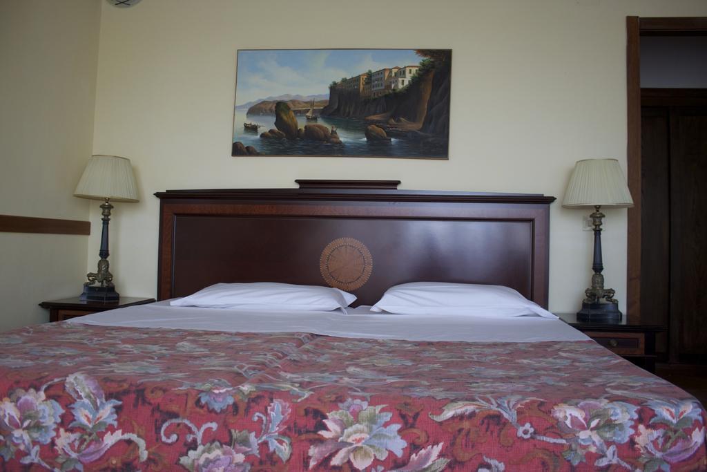 Hotel Antico Residence Roma Monterosi الغرفة الصورة