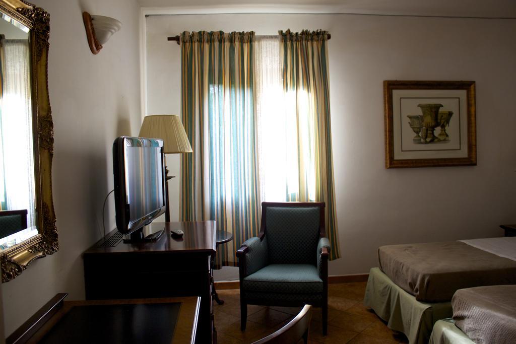 Hotel Antico Residence Roma Monterosi الغرفة الصورة